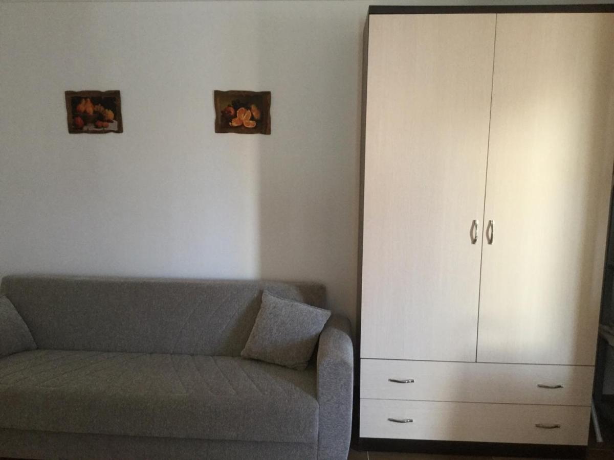 Kk Fafa Apartments Golem  Luaran gambar