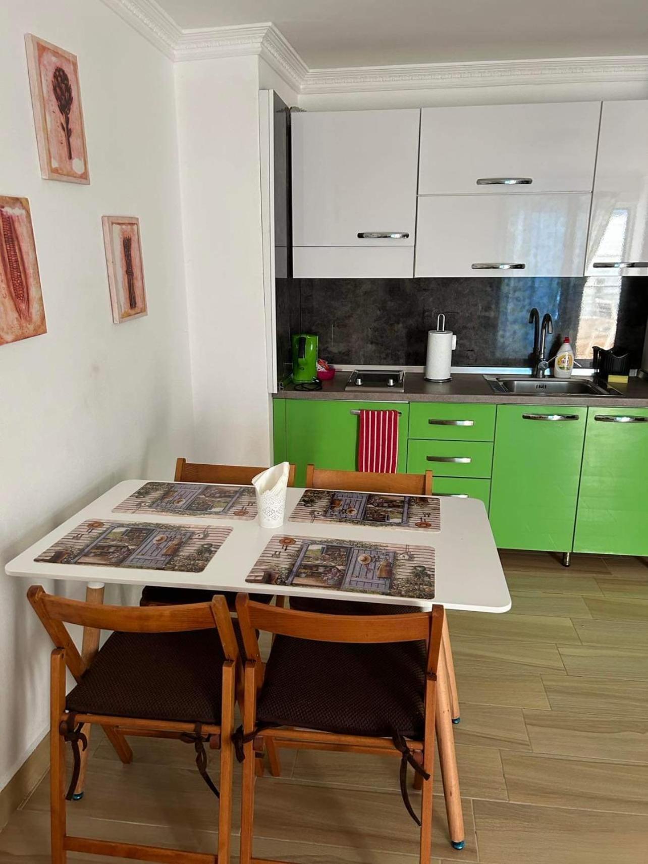Kk Fafa Apartments Golem  Luaran gambar
