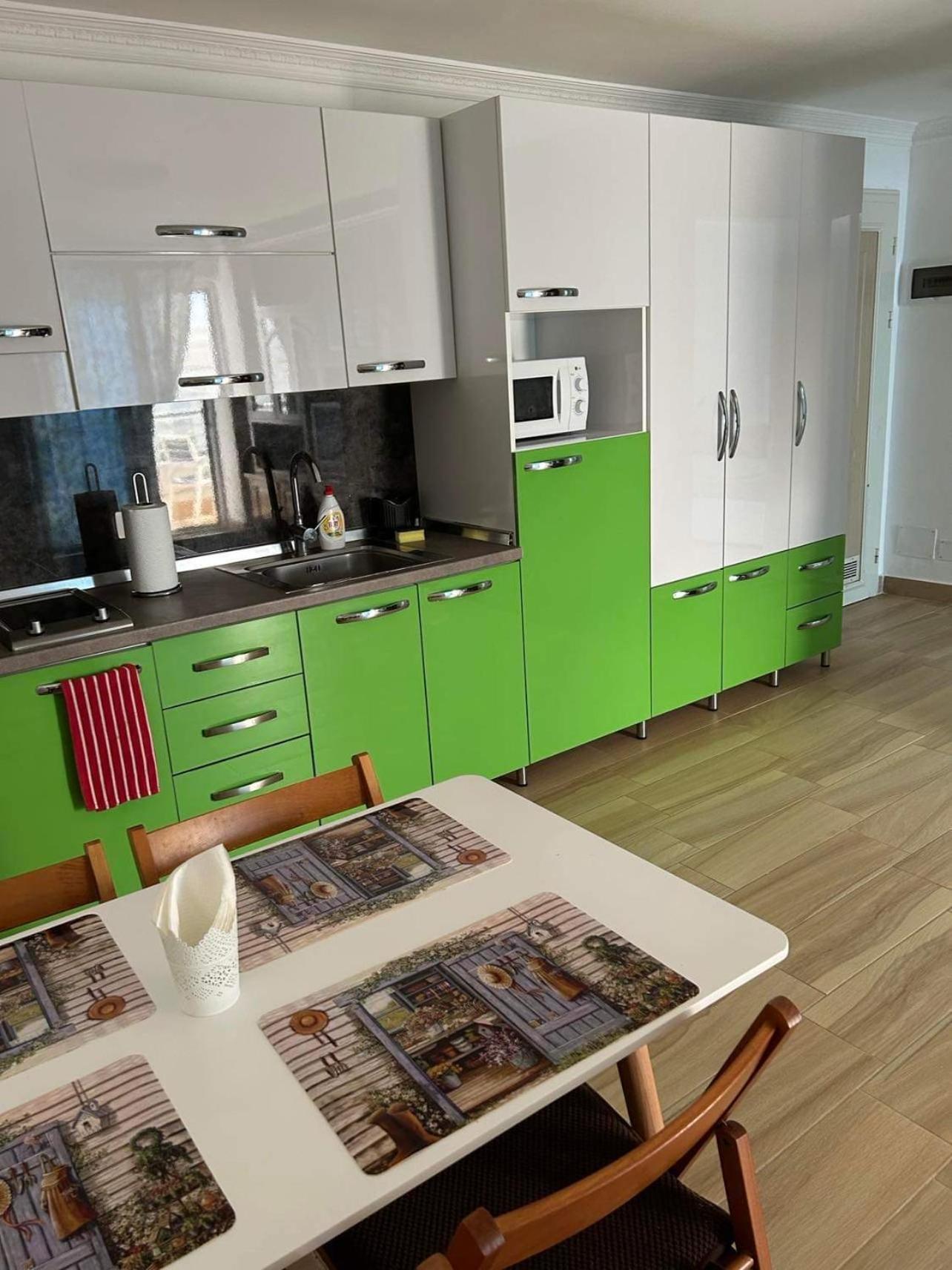 Kk Fafa Apartments Golem  Luaran gambar
